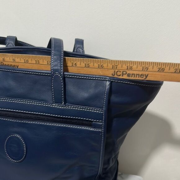 Elegant Navy Blue Tote Bag leather zip closure with CD logo - Picture 4 of 12